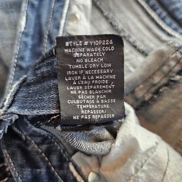 Cute Jeans with Fun Pockets and distressed Detail. Seductions FD. - Picture 8 of 11